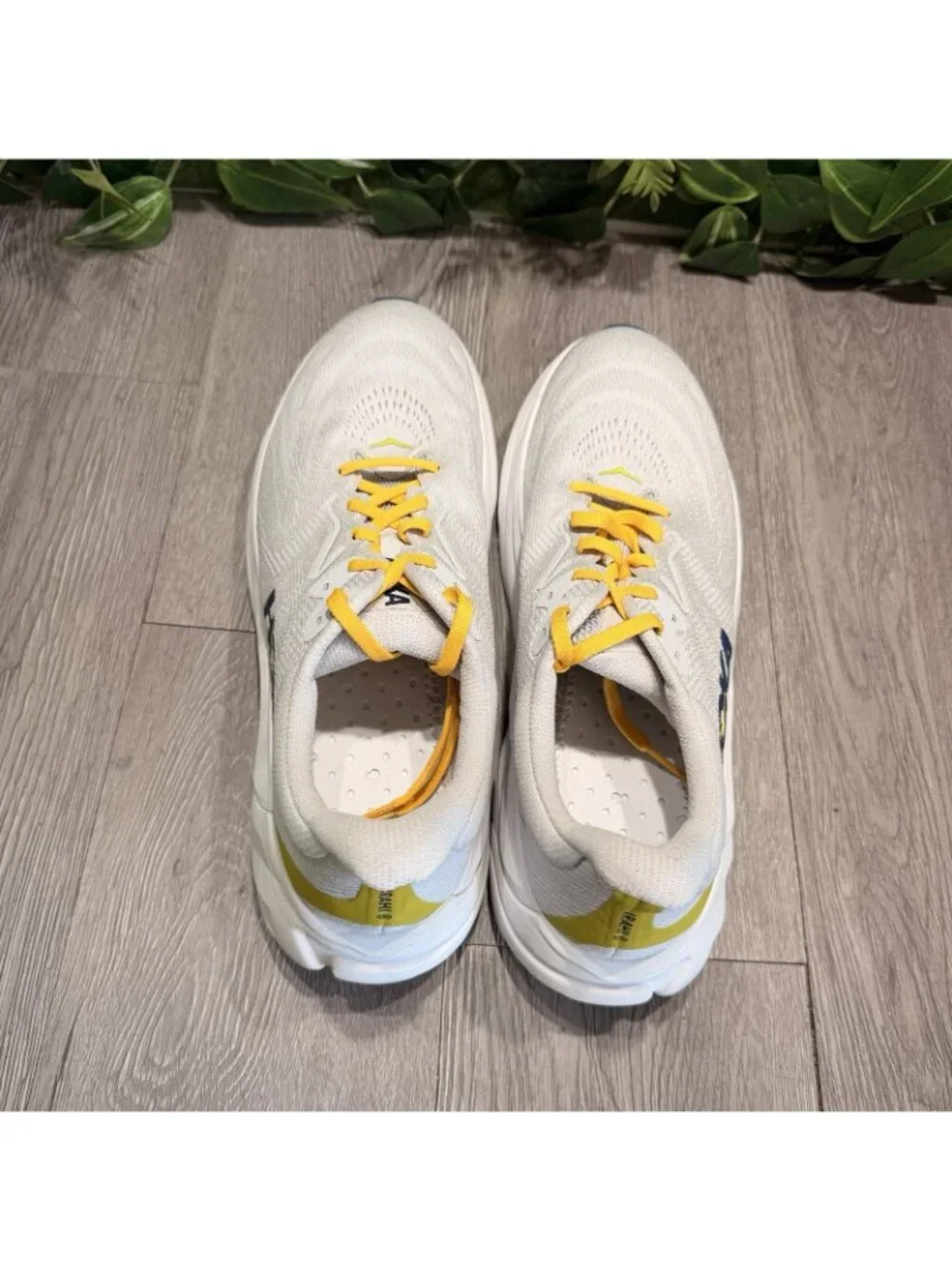 Hoka One One Arahi 8 Men's Size 10.5 D Stardust Cosmic Grey Yellow 1168690 SSTC